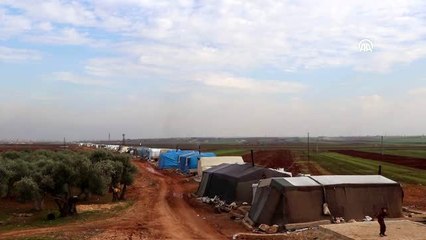 İdlib'deki kader yolcuları tren yoluna "yurt" kurdu (2)