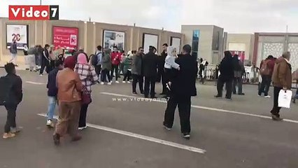 العائلات  تتوافد على معرض القاهرة الدولى للكتاب