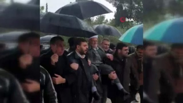 İsrail'in yasak koyduğu Şeyh İkrime Sabri, Mescid-i Aksa'ya omuzlarda girdi