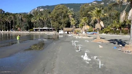 Sakin Kent Akyaka'da deniz suyu 30 metre çekildi - MUĞLA