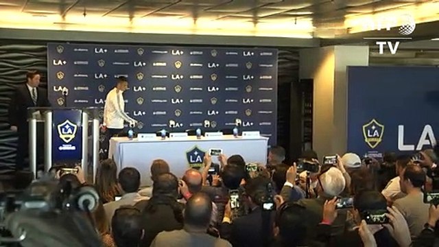 Chicharito Hernández es presentado en LA Galaxy y asegura que su retiro aún está muy lejos
