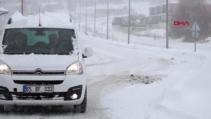 Van'da 599 yerleşim birimi ulaşıma kapandı