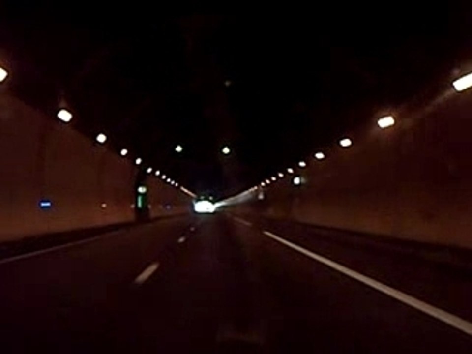 au font du tunel il y a une chose