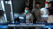 Khofifah Cek Langsung <i>Thermal Scanner</i> di Bandara Juanda