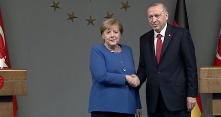 Cumhurbaşkanı Erdoğan, Merkel'e "sayın başbakan" diye hitap eden basın mensubunu düzeltti