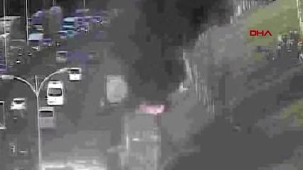 Esenyurt'ta tır alev alev yandı