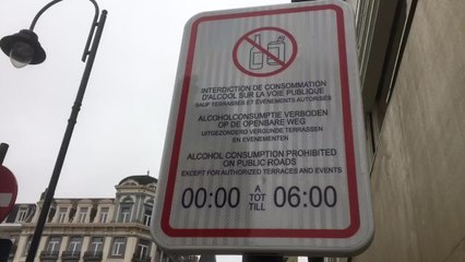 Bruxelles Ville installe des panneaux interdisant la consommation d'alcool sur le piétonnier du centre (Vidéo Germani)
