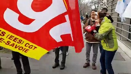Les profs boxent lors de la mobilisation à Annecy