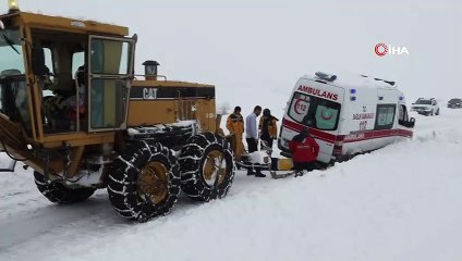 Kar yağışından kapanan 300 yerleşim yerinin yolu açıldı
