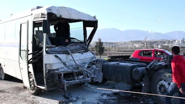 Zincirleme trafik kazası: 10 yaralı