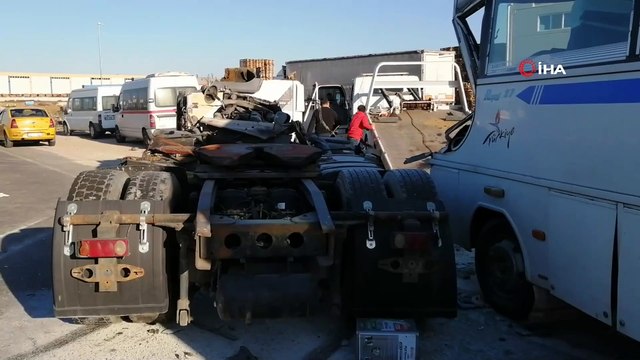 İşçi servisi kaza yaptı 10 yaralı