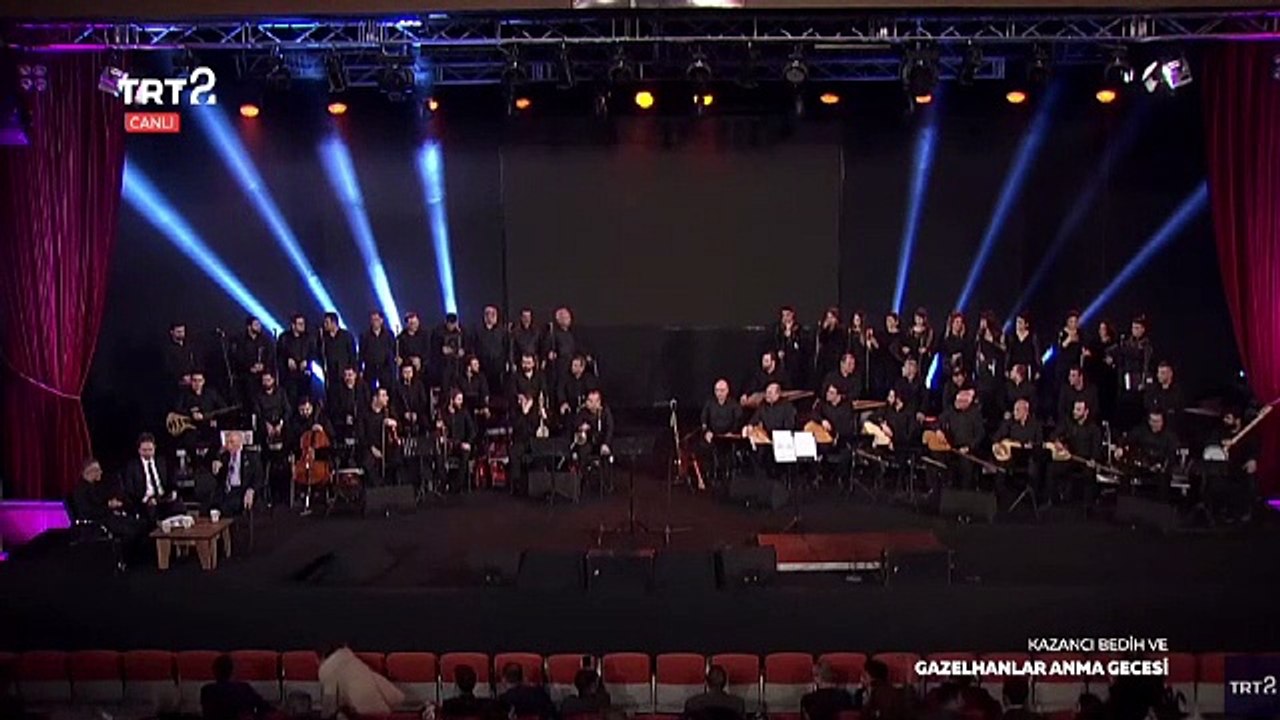 Canlı yayında deprem anı!