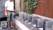 Un ouvrier malin nous montre sa technique pour poser les briques rapidement