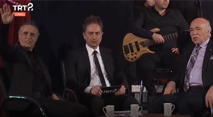 Büyük depreme TRT canlı yayınında böyle yakalandılar