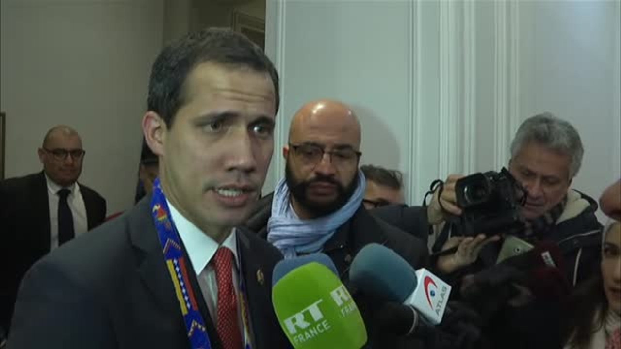 Guaidó asegura en París que España es "aliada de la democracia" y que se mantendrá de esa manera