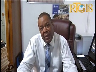 Me. Samuel Madistin reyaji sou dosye senatè yo