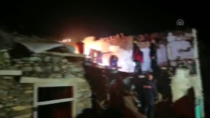 Elazığ'daki deprem - Doğanyol'da arama kurtarma çalışmaları (5)