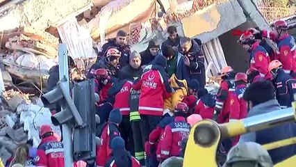 Elazığ maden'de enkaz altından bir kişi canlı olarak kurtarıldı