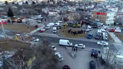 Elazığ gezin beldesi'nde enkaz altında kurtarma çalışmaları