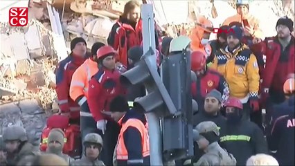 Ekipler, Pınar Dişli'yi enkazdan çıkardı