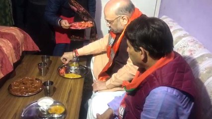 चुनावी रैली के बीच अमित शाह ने चौंकाया, भाषण खत्म कर सीधे पहुंचे कार्यकर्ता के घर