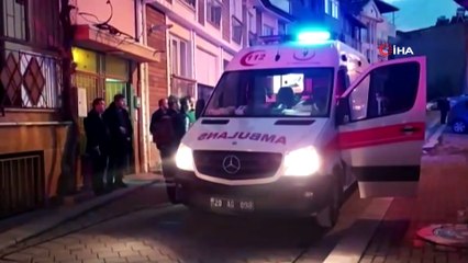 Komşular arasında bıçaklı sopalı çöp kutusu kavgası: 4 yaralı