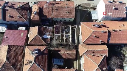 Sivrice'de vatandaşların çadırını Mehmetçik kurdu