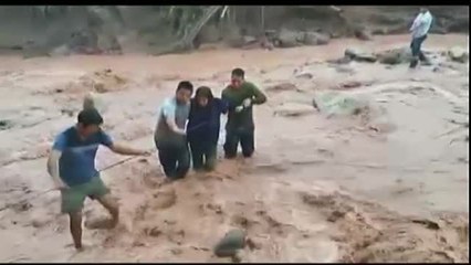 下载视频: Las intensas lluvias causan graves inundaciones en la región peruana de San Martín