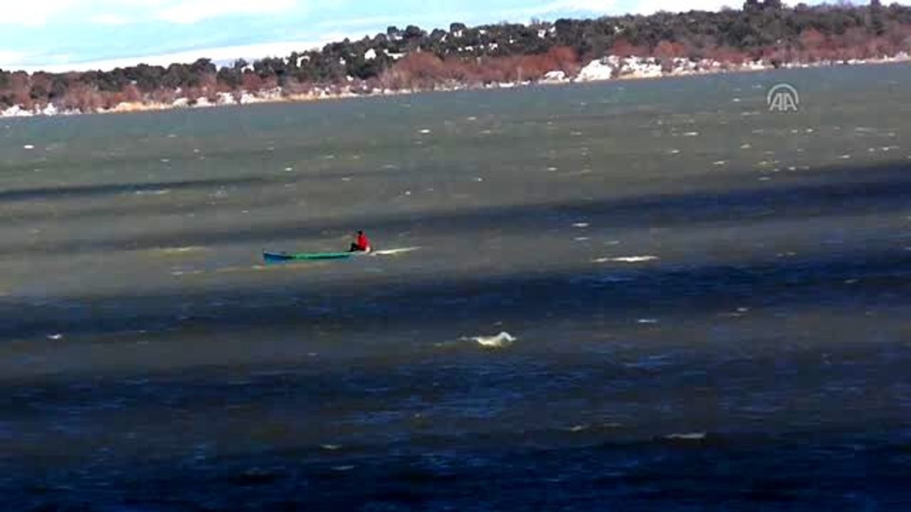 Beyşehir Gölü Milli Parkı'nda kartpostallık kış manzaraları