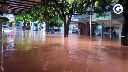 Скачать видео: Chuva forte deixa ruas alagadas na cidade de Castelo, no ES