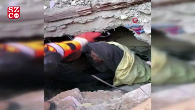 Enkaz altında kalan Hatun Yamış'ın kurtarılma anları kamerada