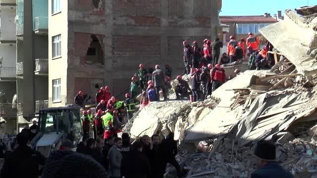 Emniyet Genel Müdürü Aktaş, Diyanet İşleri Başkanı Erbaş ve Ağrı Belediye Başkanı Sayan yıkılan...