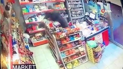 Depremin şiddeti güvenlik kamerasına böyle yansıdı