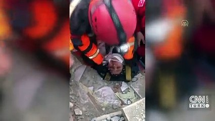 Elazığ'da enkazdan çıkarılan annenin feryadı