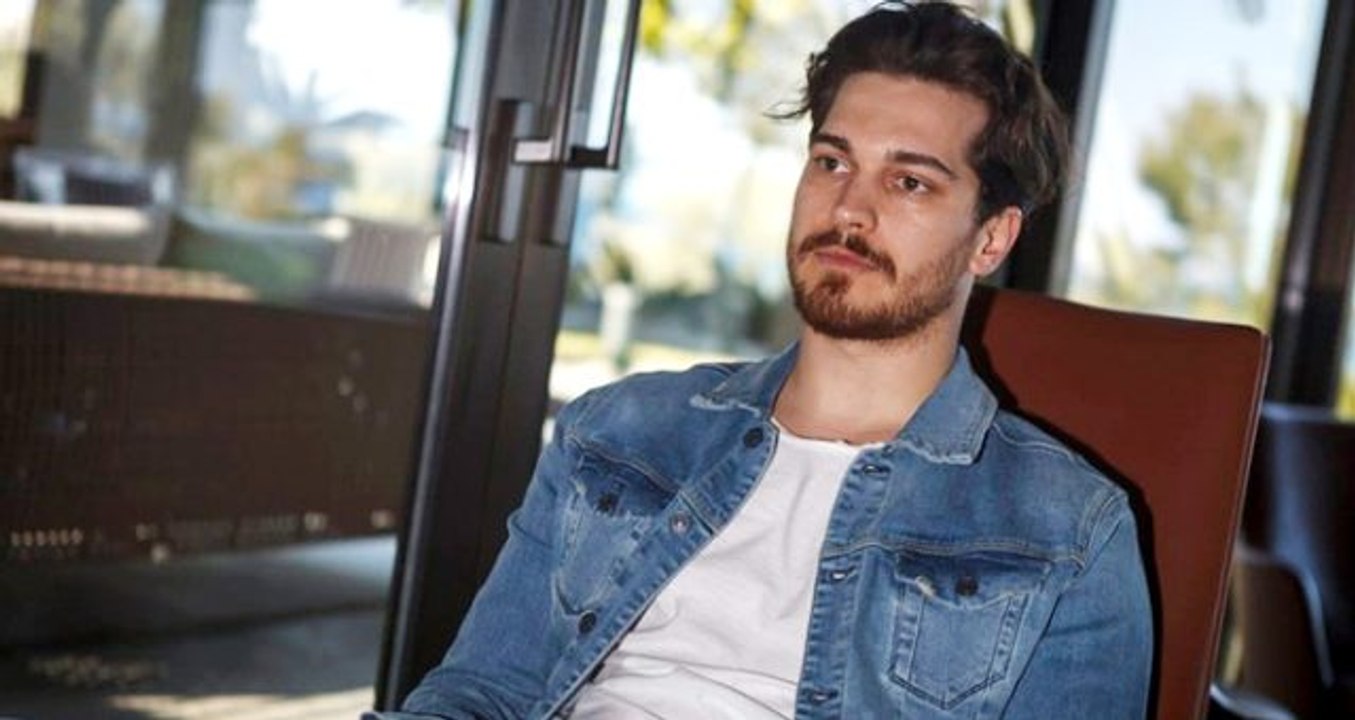 Çağatay Ulusoy asker ocağında da yalnız değil! Hayranları birliği telefon yağmuruna tuttu
