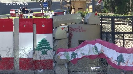 100 يوم على الحراك في لبنان: دفن للبعبع الطائفي واصرار على الاستمرار رغم الحواجز والأسلاك الشائكة