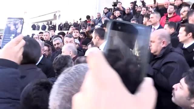 Cumhurbaşkanı Erdoğan, depremde hayatını kaybeden 2 kişinin cenaze törenine katıldı (1)