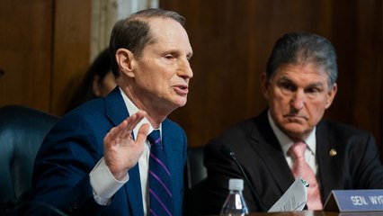 مطالب بتقييم الخطر على المسؤولين بالبيت الأبيض بعد اختراق هاتف بيزوس