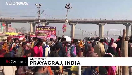 Télécharger la video: Hindu worshippers take dip in Ganges River