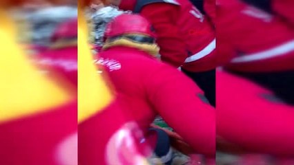 Elazığ-deprem enkazından bir kişi daha böyle kurtarıldı