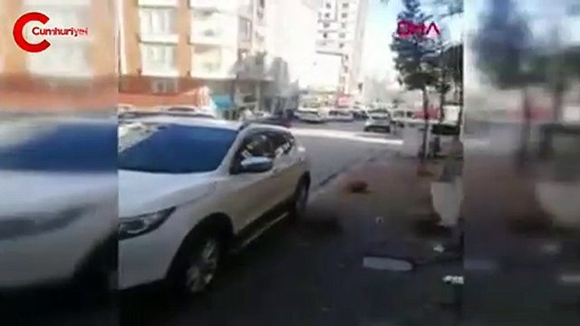 Esenyurt'ta iki grup arasında silahlı çatışma kamerada