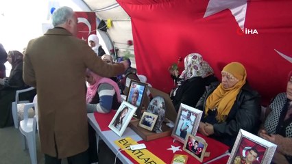 Arpaçay Belediye Başkanı Erçetin Altay’dan evlat nöbetindeki ailelere ziyaret
