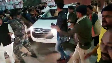 सीएम कमलनाथ का स्वागत करने आई भीड़ नेताओं पर पड़ी भारी, देखिए वीडियो