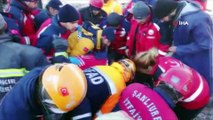 Gaziantep'ten giden kurtarma ekipleri 2 kişi enkaz altından sağ olarak çıkardı