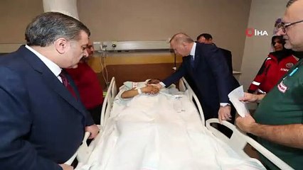Cumhurbaşkanı Erdoğan, depremde yaralanan vatandaşları ziyaret etti