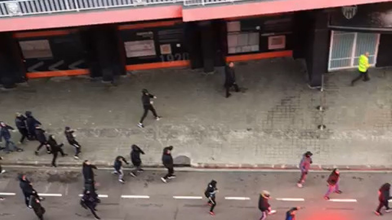 Detenido un miembro de los 'Boixos Nois' en la batalla campal entre ultras de Valencia y Barça