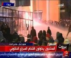 شاهد الأمن اللبنانى يطلق الغاز المسيل للدموع والمياه على المتظاهرين