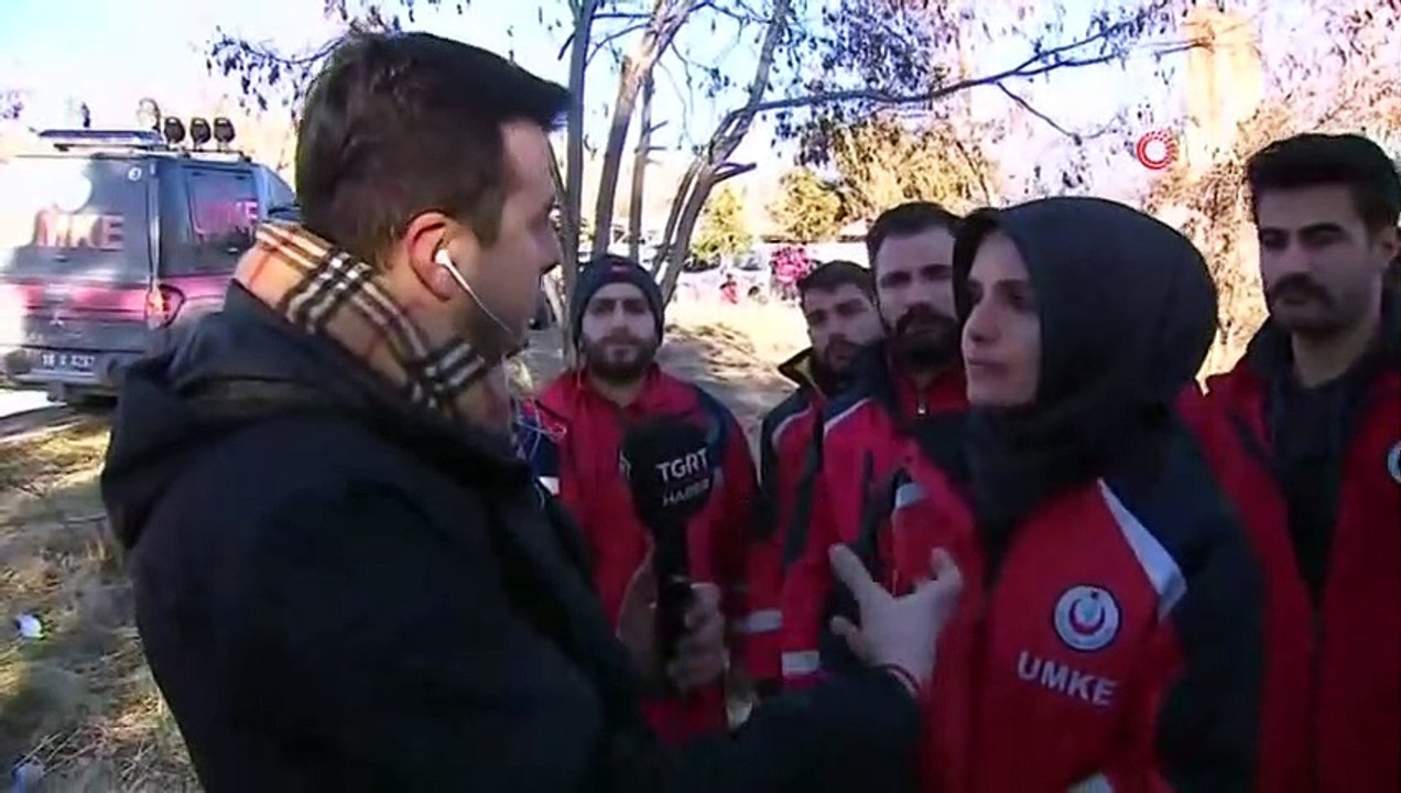 Enkaz Altındaki Azize Çelik İle Görüşen UMKE Görevlisi O Anları Anlattı