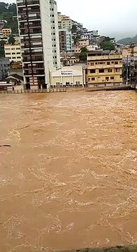 Ruas alagadas em Cachoeiro do Itapemirim