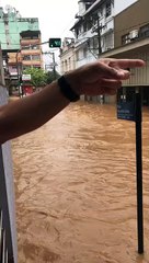 Nível do rio sobe e causa enchente em Cachoeiro de Itapemirim